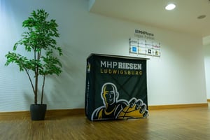 MHP-RIESEN-Ludwigsburg-Business-Club-Arena-Eingang-Desk