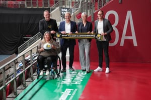 MHP-RIESEN-Ludwigsburg-Business-Mann-Hummel-landscape